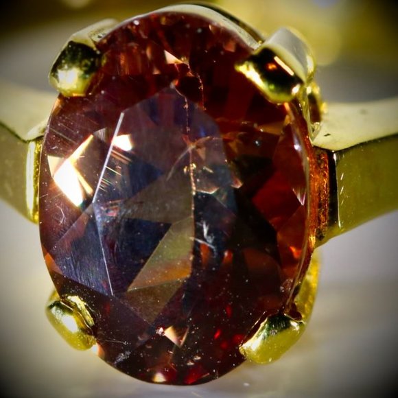 Color Change Garnet 4.10ct Solid 18K Gold Ring - Picture 5 of 12